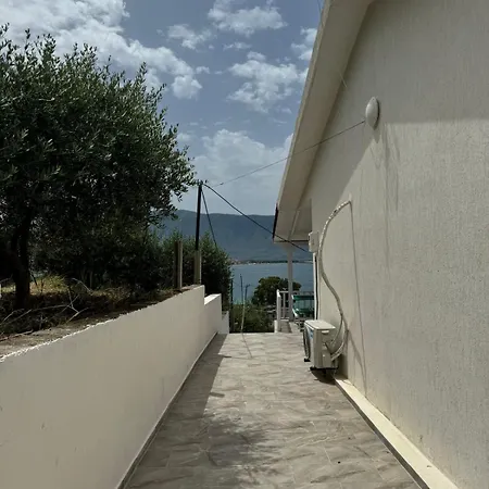 בית נופש 3 Bedrooms With Sea View Vlorë