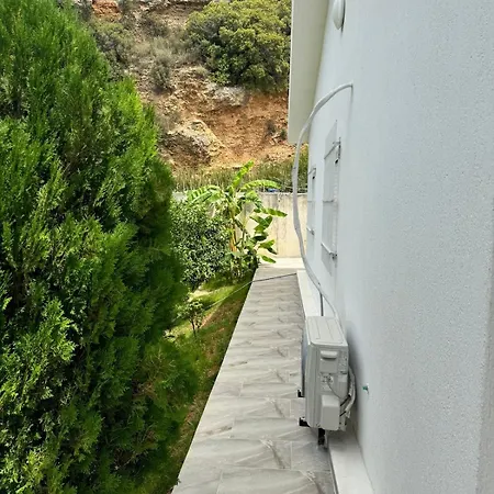 3 Bedrooms With Sea View בית נופש *