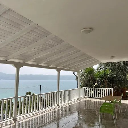 3 Bedrooms With Sea View *