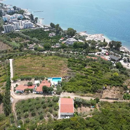 Prázdninový dům 3 Bedrooms With Sea View *