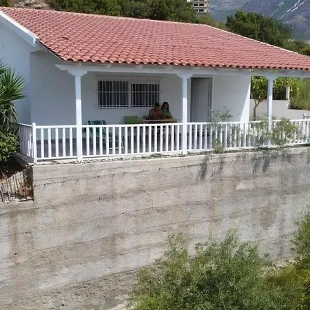 بيت للعطل 3 Bedrooms With Sea View فلورا