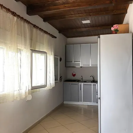 بيت للعطل 3 Bedrooms With Sea View فلورا